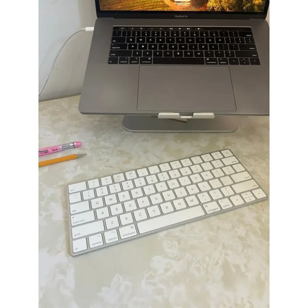 Apple Wireless Magic Keyboard 2